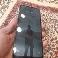 گوشی سالم فقط شیشه لنز ترک خورده