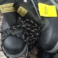 ۱جفت کفش نوک آهنی و دو جفت چکمه های نپوشیده شده|کیف، کفش، کمربند|مریوان, |دیوار