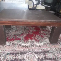 یک عدد میز جلو مبلی بزدگ