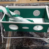 یک عدد گهواره با پشه بند روش و کریر بچه