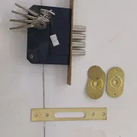 قفل چهار زبانه