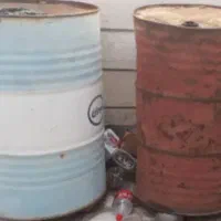 بشکه از داخل ماشین افتاده خ