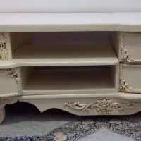 میز تلویزیون سلطنتی کرم رنگ با منبت‌کاری زیبا