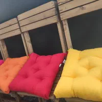 میز مخصوص کافه و کنار کافی بار