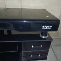 زیر تلویزیون شیشه ای  اپل در حد نو بدون خط وخش