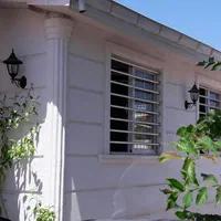 نرده استیل و حفاظ پشت پنجره