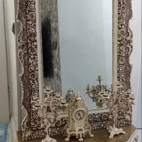 آینه و شمعدون بهمراه ساعت رومیزی