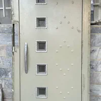 درب و کابین آسانسور کار کرده