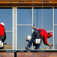 پیچ رولپلاک و شستشوی نما.کار در ارتفاع با طناب|خدمات پیشه و مهارت|ارومیه, |دیوار