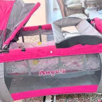 تخت کنار مادر