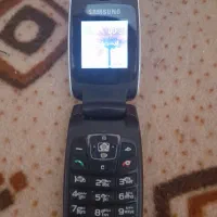 گوشی تاشو سامسونگ سالم،شارژرم دارد