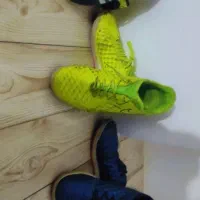 دو  عدد کفش مجستا ویک عدد کفش استوک چمن