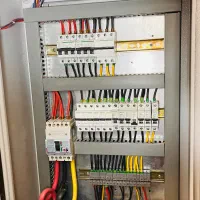 برقکاری و تاسیسات ساختمانی