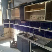 کابینت آشپزخانه بدون شیر اما سینک و سیفون داره