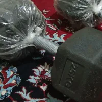 دمبل شش ضلعی به همراه دستکش بوکس حرفه‌ ای|تجهیزات ورزشی|شیراز, هفت تنان|دیوار
