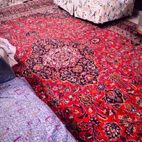 فرش دستباف دستبافت مشهد ۱۲ متری قرمز لاکی