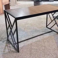 میز بدنه فلز ی وصفحه ام دی اف طرح شبکه ای