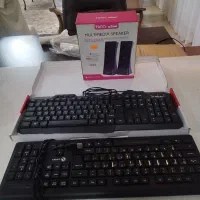 دوتا کیبورد و‌ یک جفت اسپیکر