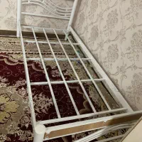 تخت فلزی