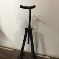 گیتار به همراه استند