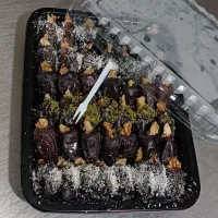 خرما تزئین شده بایسته گردووپودرنارگیل جعبه ای