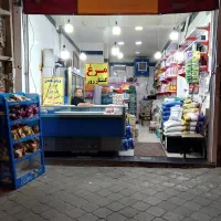 به یک خانم باسواد در فروشگاه نیاز ممدیم
