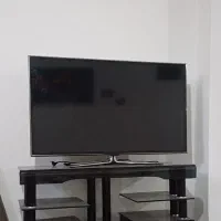 تلویزون سامسونگ با میز