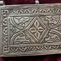 گردنبند مینا وآویز قلم زنی کتیبه قدمت زیاد|کلکسیون اشیاء عتیقه|تهران, آسمان|دیوار