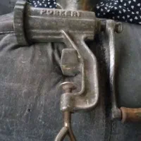 چرخ گوشت دستی قدیمی