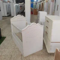 تخت کنار مادر تک نوزادی گهواره دار سیسمونی