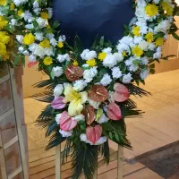 تاج گل ۱طبقه و ۲طبقه و سبد گل تازه