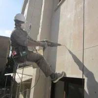 کار در ارتفاع.پیچ رولپلاک،شستشوی نما|خدمات نظافت|قزوین, |دیوار