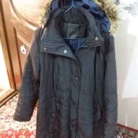 کاپشن زنانه و یک مانتو سرمه ای نونو