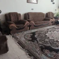تعدادی مبل به فروش میرسد.