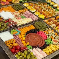 فینگرفود های لاکچری، دسر، کیک، خرما و حلوا پذیرایی