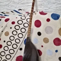 تنبور یک تیکه از چوب توت