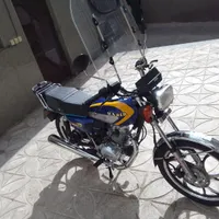 پیک موتوری بادپا هستم درخدمتم. چت دیوار به لحظه