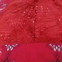 لحاف دونفره وسطش مخمل قرمز مروارید کار شده  حد نو