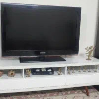 تلویزیون ال سی دی و میز