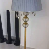 آباژور ایستاده