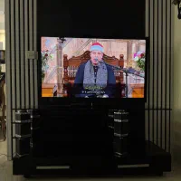 تلویزیون سونی با میز