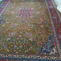 فرش جفت اراک زمینه سبز حدودا شش متری یه کم بیشتر