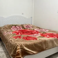 تخت خواب دو نفره سفید تمیز