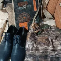 یک عدد هودی یک عدد کیف یک جفت کفش سالم