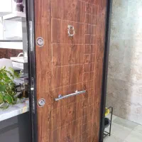 درب ضد سرقت با چارچوب و یراق آلات در حد نو