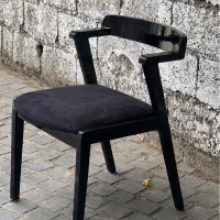صندلی چوبی در حد نو