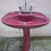 روشویی همراه با شیر آب