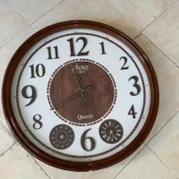 ساعت دیواری بسیار شیک