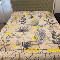 تخت خواب دونفره  همراه تشک و دوتا پاتختی