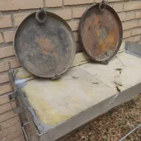 ماهی تابه آهنی قدیمی